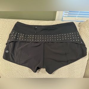 Lululemon size 6 Reflective Black Run Speed Short